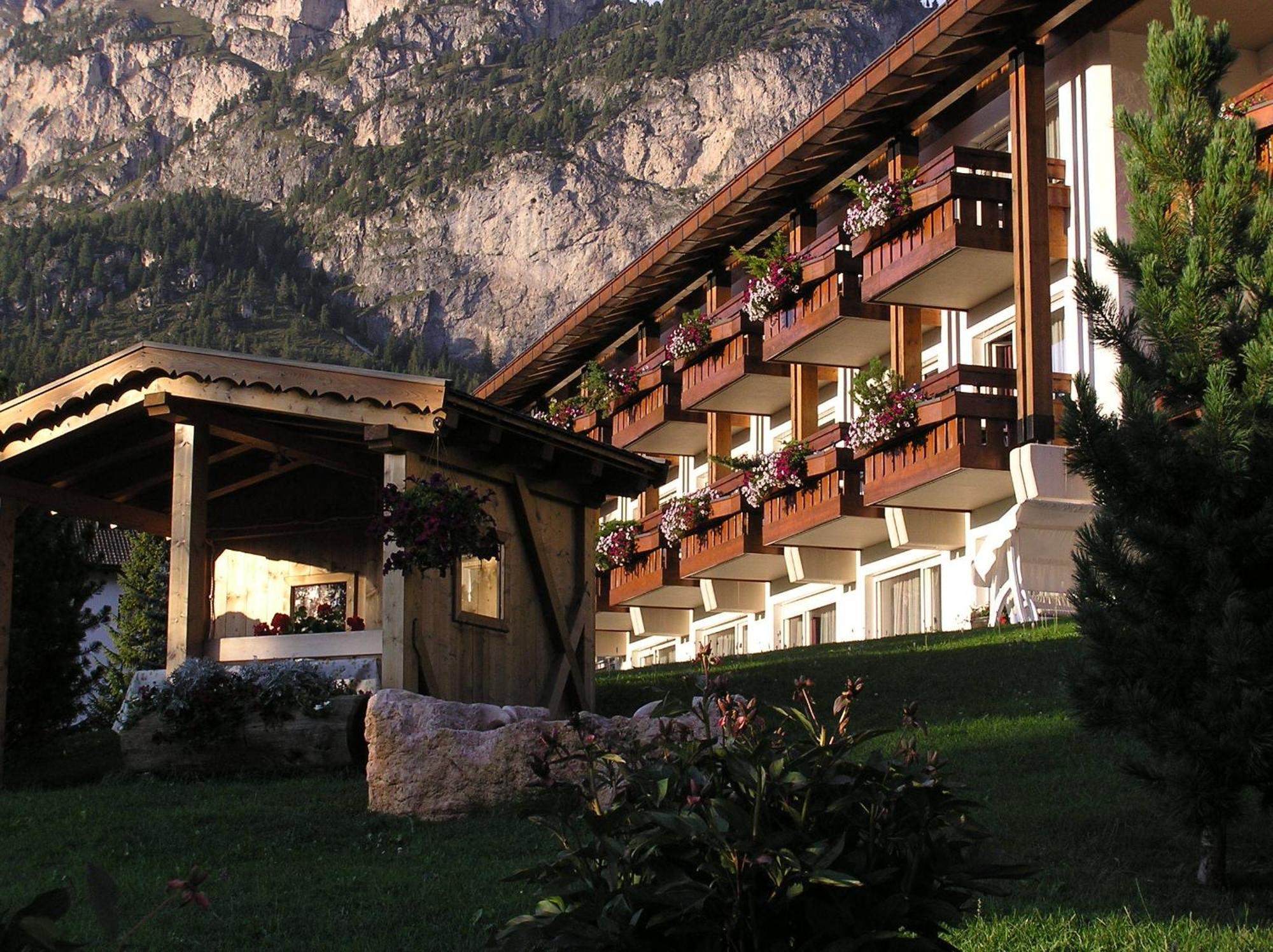 Residence Isabell Selva di Val Gardena Bagian luar foto
