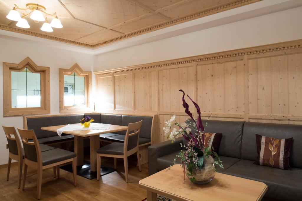 Residence Isabell Selva di Val Gardena Bagian luar foto