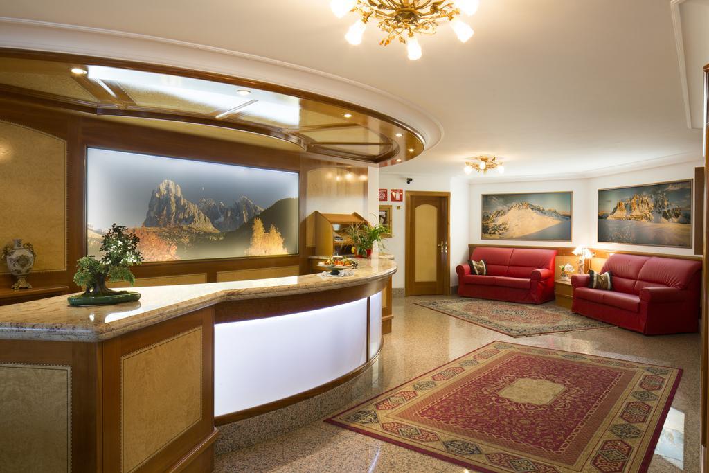 Residence Isabell Selva di Val Gardena Bagian luar foto